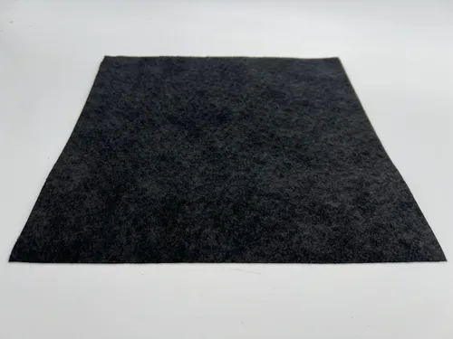 Vierkant stuk zwart drukverdeeldoek van vliesmateriaal